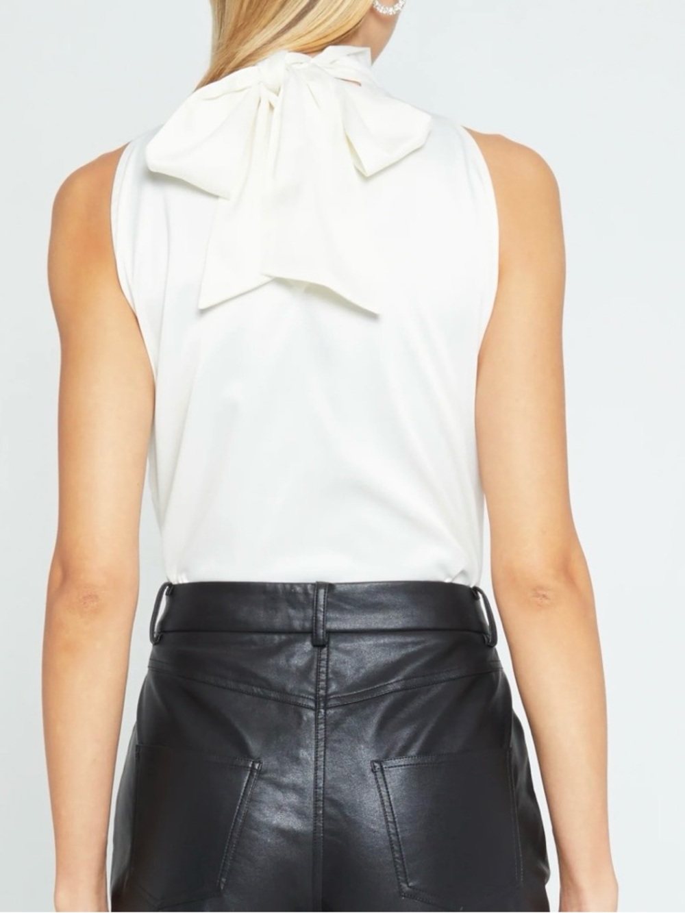 Sleeveless Bow-Tie Neck Women's White Halter Top - Size: Small